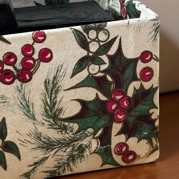 Vintage Black  28 Dominoes  With Embossed Lion Design & Festive Holly Berry Box - Picture 8 of 9